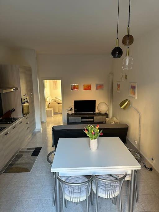 Appartamento Mirsie Bolonia Exterior foto