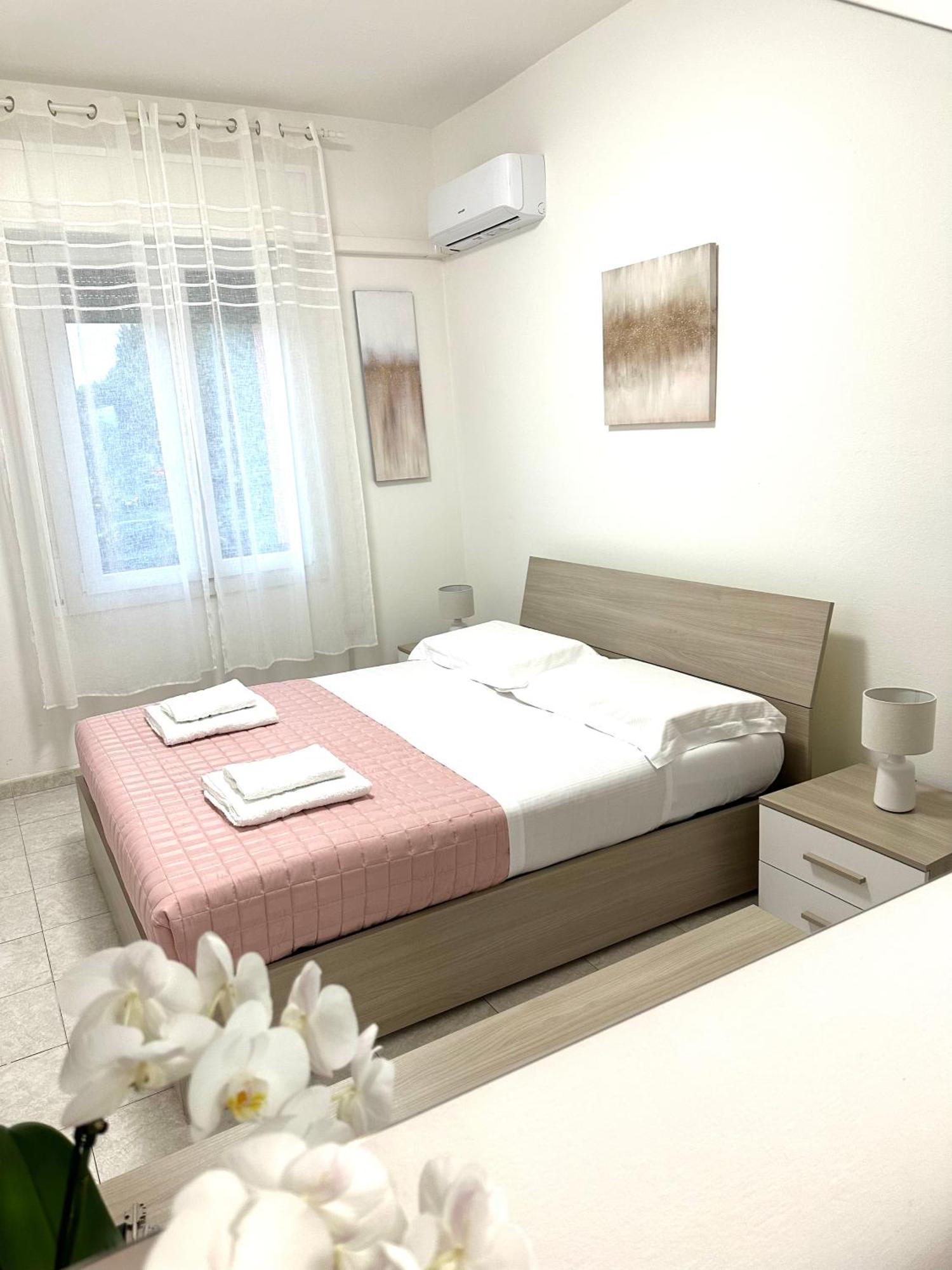 Appartamento Mirsie Bolonia Exterior foto