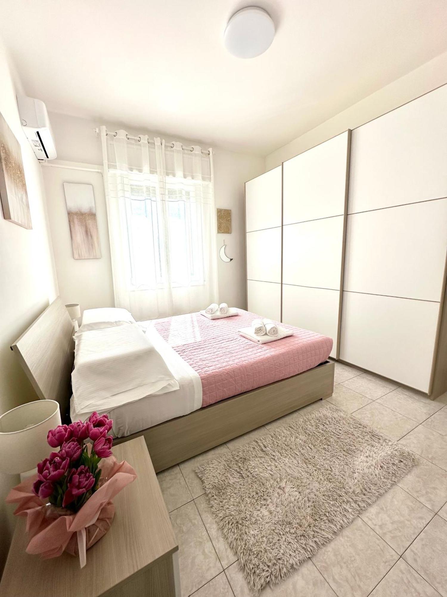 Appartamento Mirsie Bolonia Exterior foto